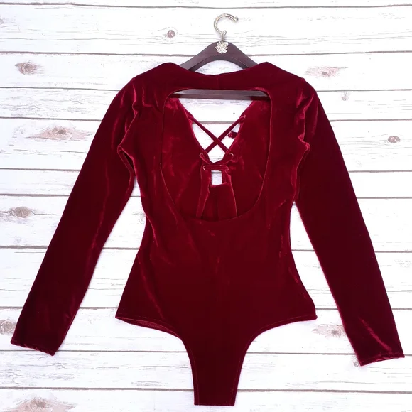 Red velvet backless bodysuit criss cross tie front - Picture 8 of 11